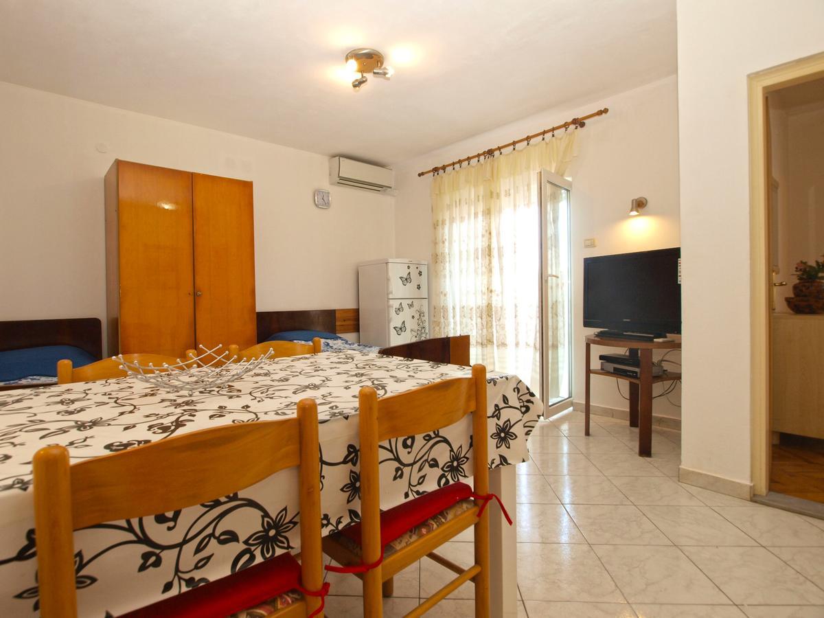 Apartments Mladen 1588 プーラ エクステリア 写真