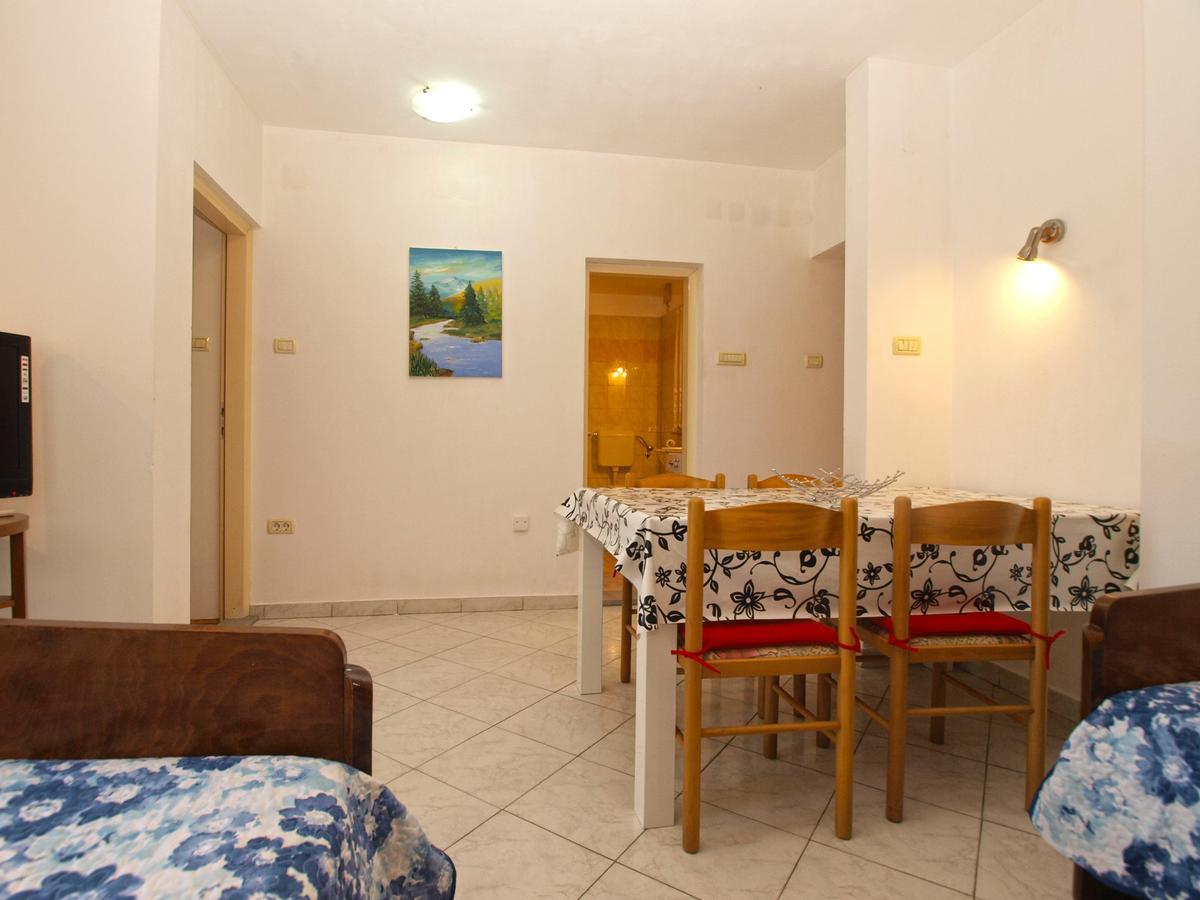 Apartments Mladen 1588 プーラ エクステリア 写真
